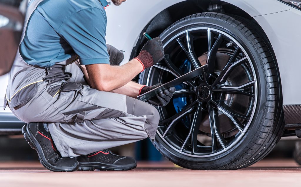 How To Change A Flat Tire – A Step By Step Guide